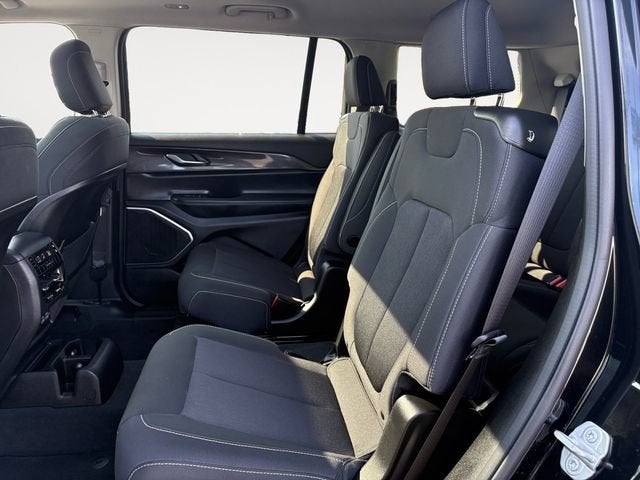 2022 Jeep Grand Cherokee L Laredo