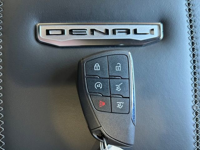 2025 GMC Yukon XL Denali