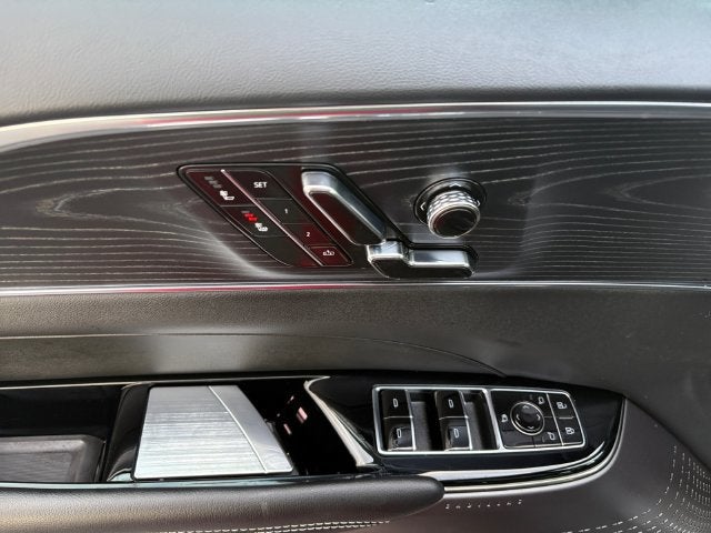 2024 Cadillac LYRIQ Luxury 1
