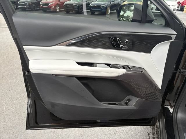 2024 Cadillac LYRIQ Luxury 1