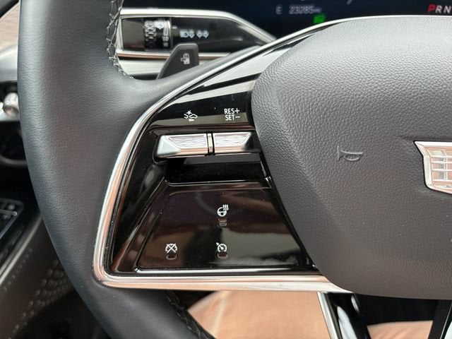 2024 Cadillac LYRIQ Luxury 1