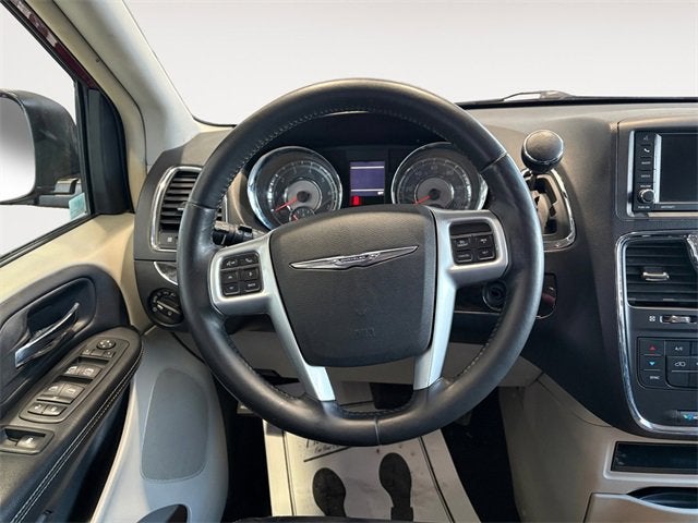 2012 Chrysler Town & Country Touring