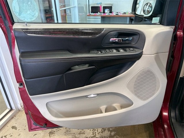 2012 Chrysler Town & Country Touring