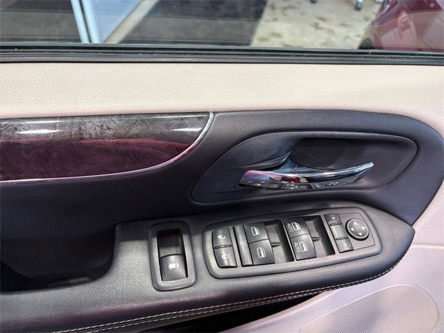 2012 Chrysler Town & Country Touring