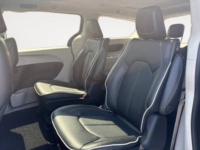 2023 Chrysler Pacifica Hybrid Limited