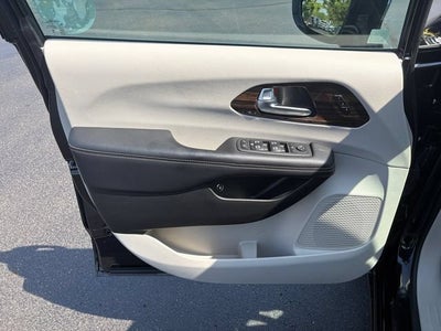 2023 Chrysler Pacifica Hybrid Limited