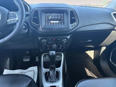 2020 Jeep Compass Latitude w/Sun/Wheel Pkg