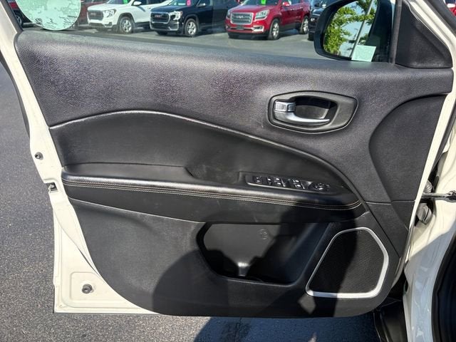 2020 Jeep Compass Latitude w/Sun/Wheel Pkg
