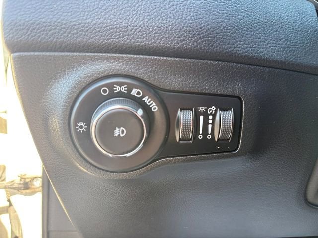2020 Jeep Compass Latitude w/Sun/Wheel Pkg