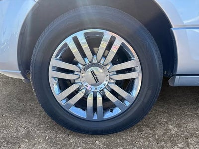 2013 Lincoln Navigator L Base