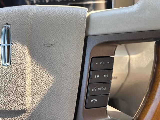 2013 Lincoln Navigator L Base