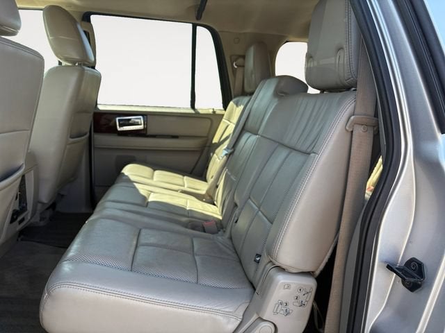 2013 Lincoln Navigator L Base