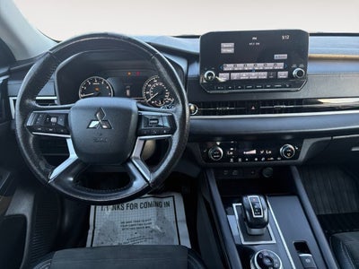 2022 Mitsubishi Outlander SE