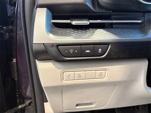 2023 Kia Carnival LX