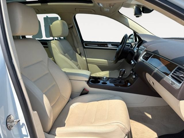 2016 Volkswagen Touareg Sport w/Technology
