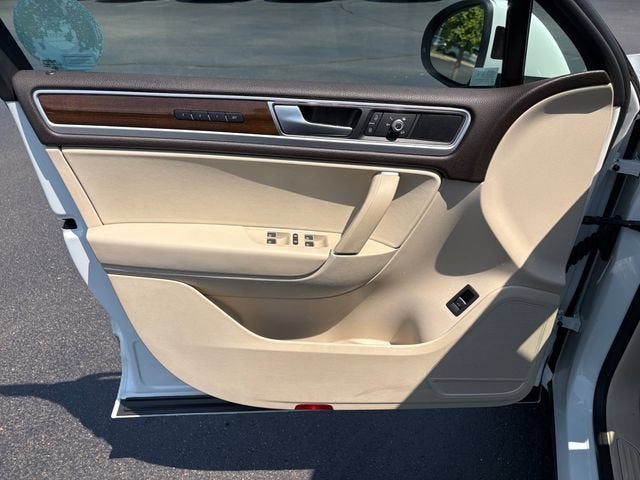 2016 Volkswagen Touareg Sport w/Technology