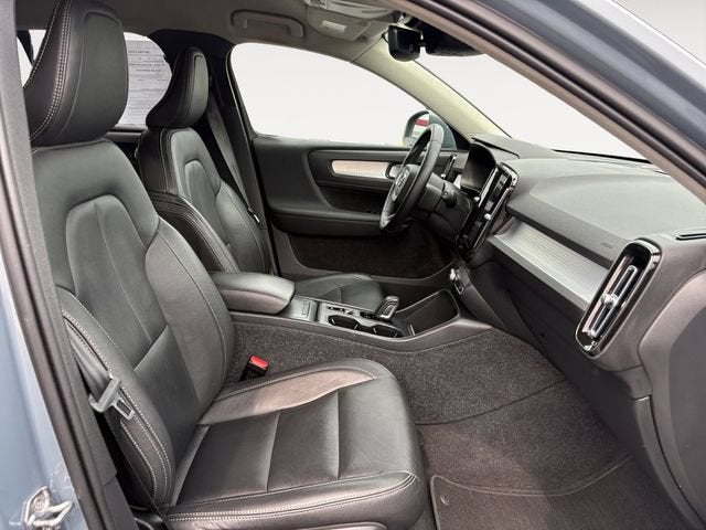 2021 Volvo XC40 Momentum