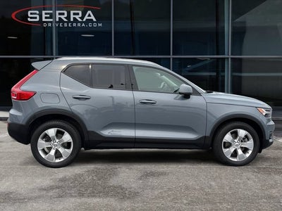 2021 Volvo XC40 Momentum