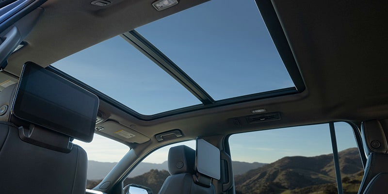 GMC Yukon opening it's sunroof
